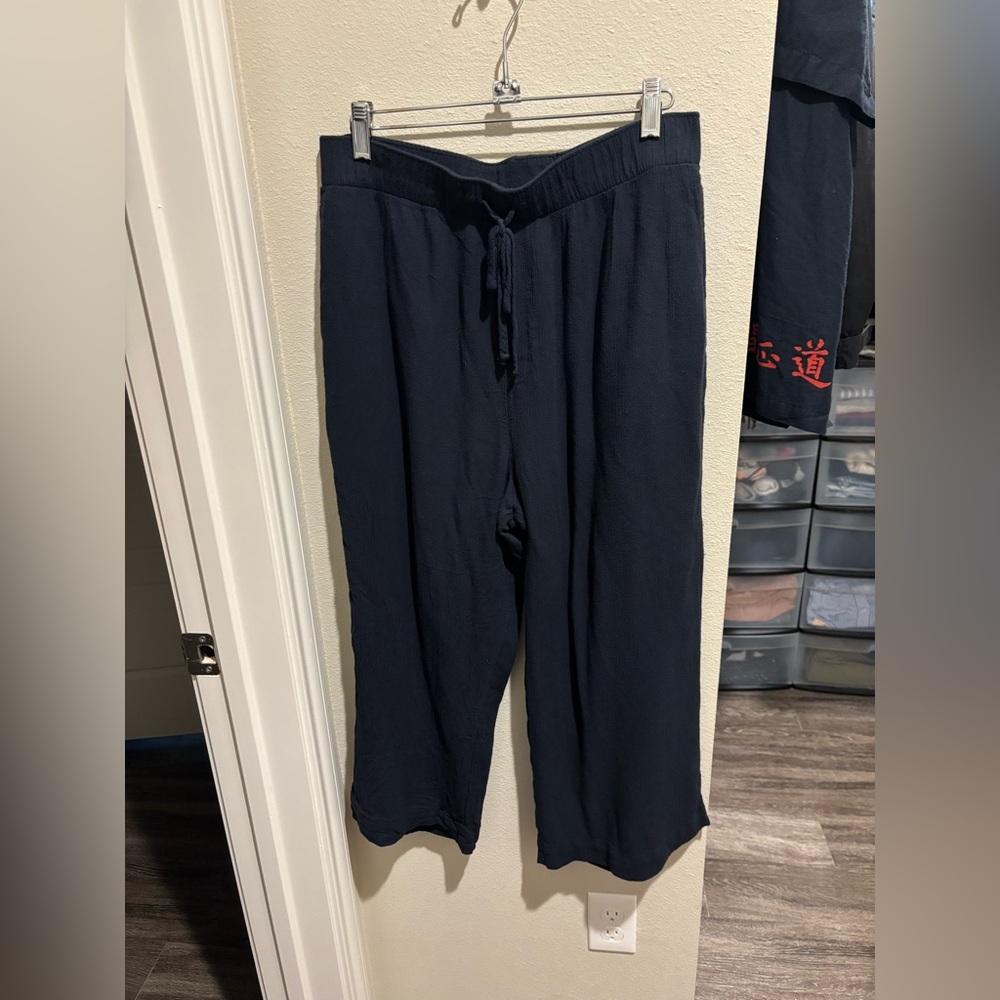 Abercrombie & Fitch Navy Thick Waist Band High Waisted Flowy Gaucho Capri Pants